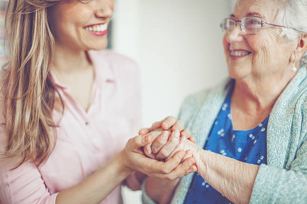 智慧养老：“一键呼”智能终端助力居家养老