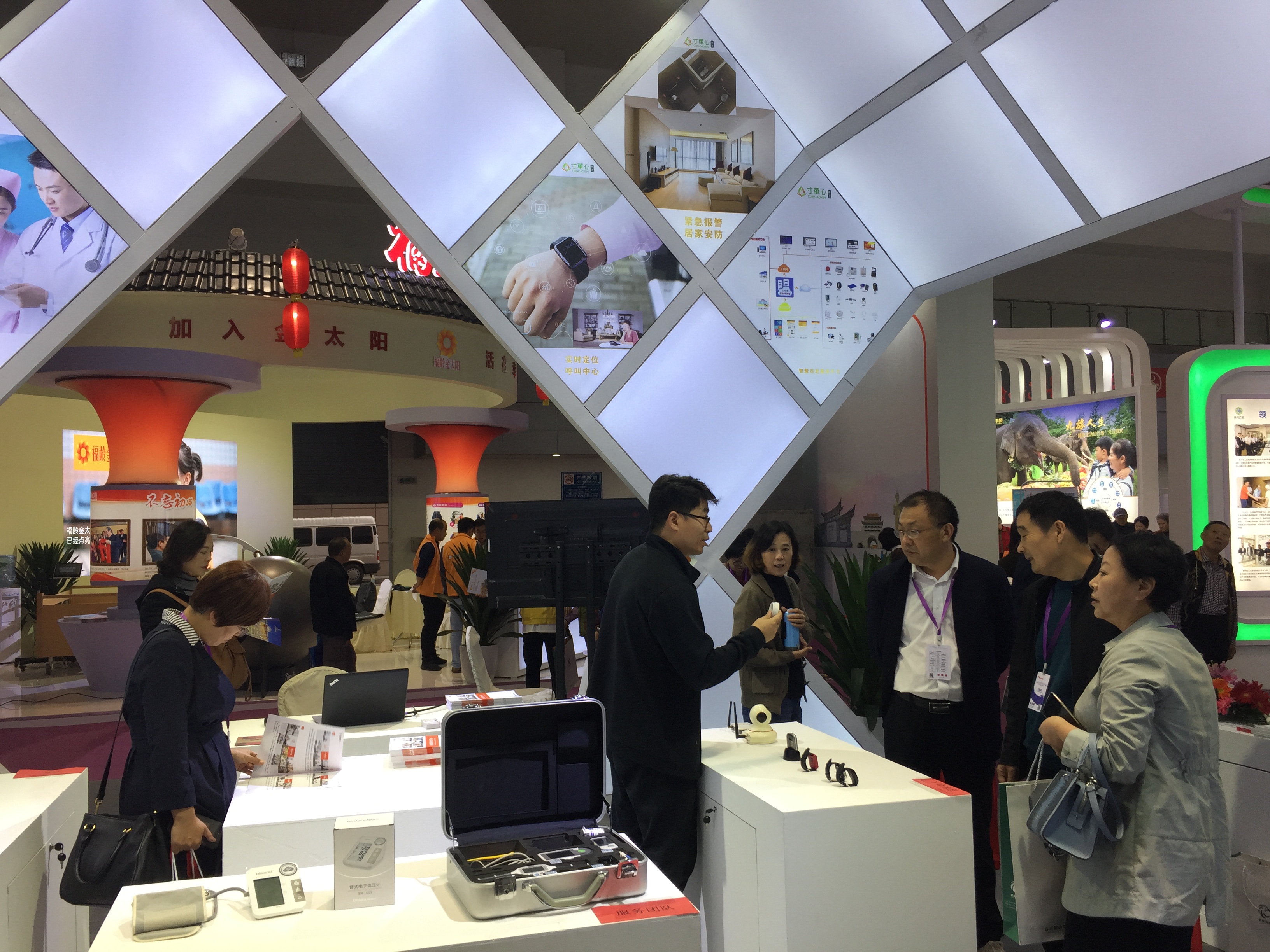 社区智慧居家养老越来越智能化系统(图1)