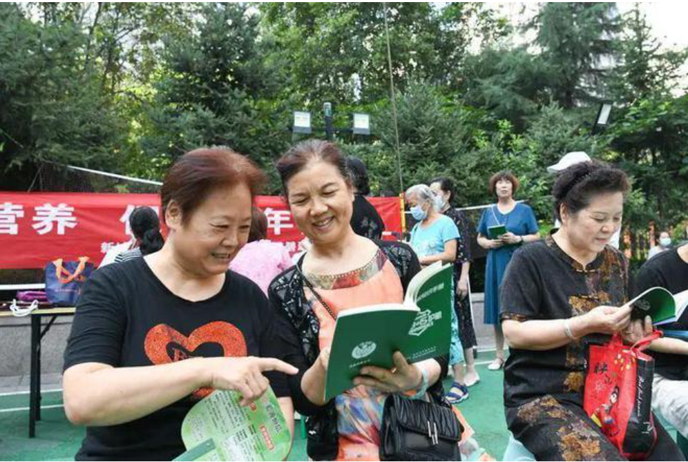 西安新城区开展老年健康教育巡回大讲堂活动(图3)