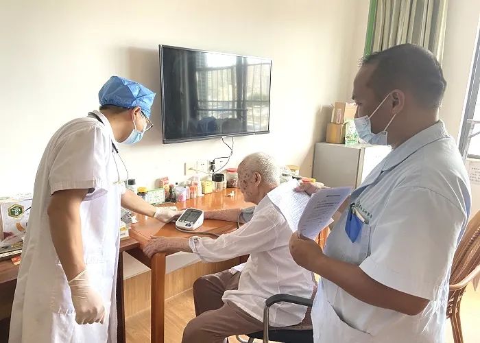 南宁青秀区送“苗”上门,让老年人接种疫苗安心(图1)