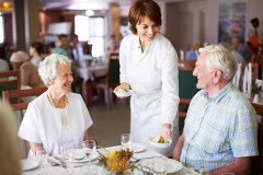 做好失能老年人长期照护服务,提升老年人健康获