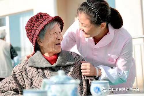 养老人才短缺，未来老人谁照顾？(图1)
