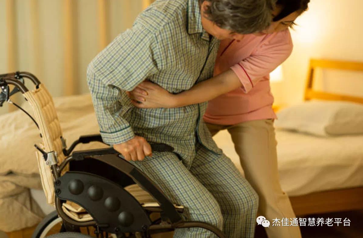 养老人才短缺，未来老人谁照顾？(图2)